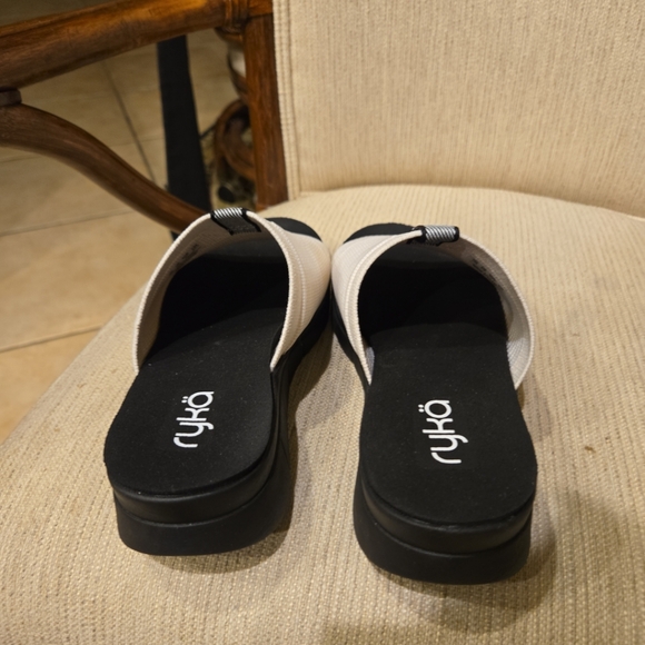 Ryka Epic Slide Sandals New Floor Model White & Black Size 7M - Picture 5 of 10